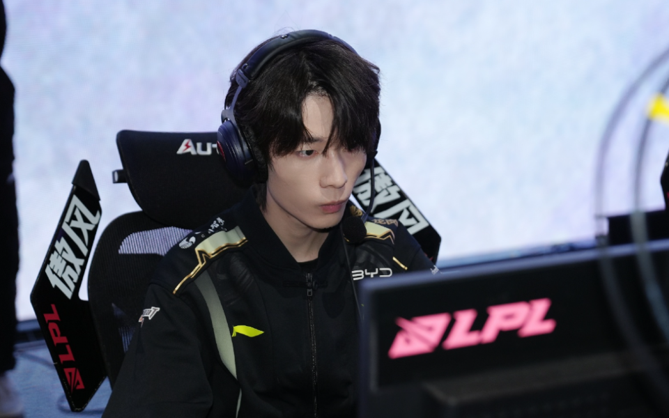 AYX-Doinb与70激战TES分钟，爆冷胜负难料！，塔图姆焦点对战赛场气氛高涨(斗鱼doinb直播间)